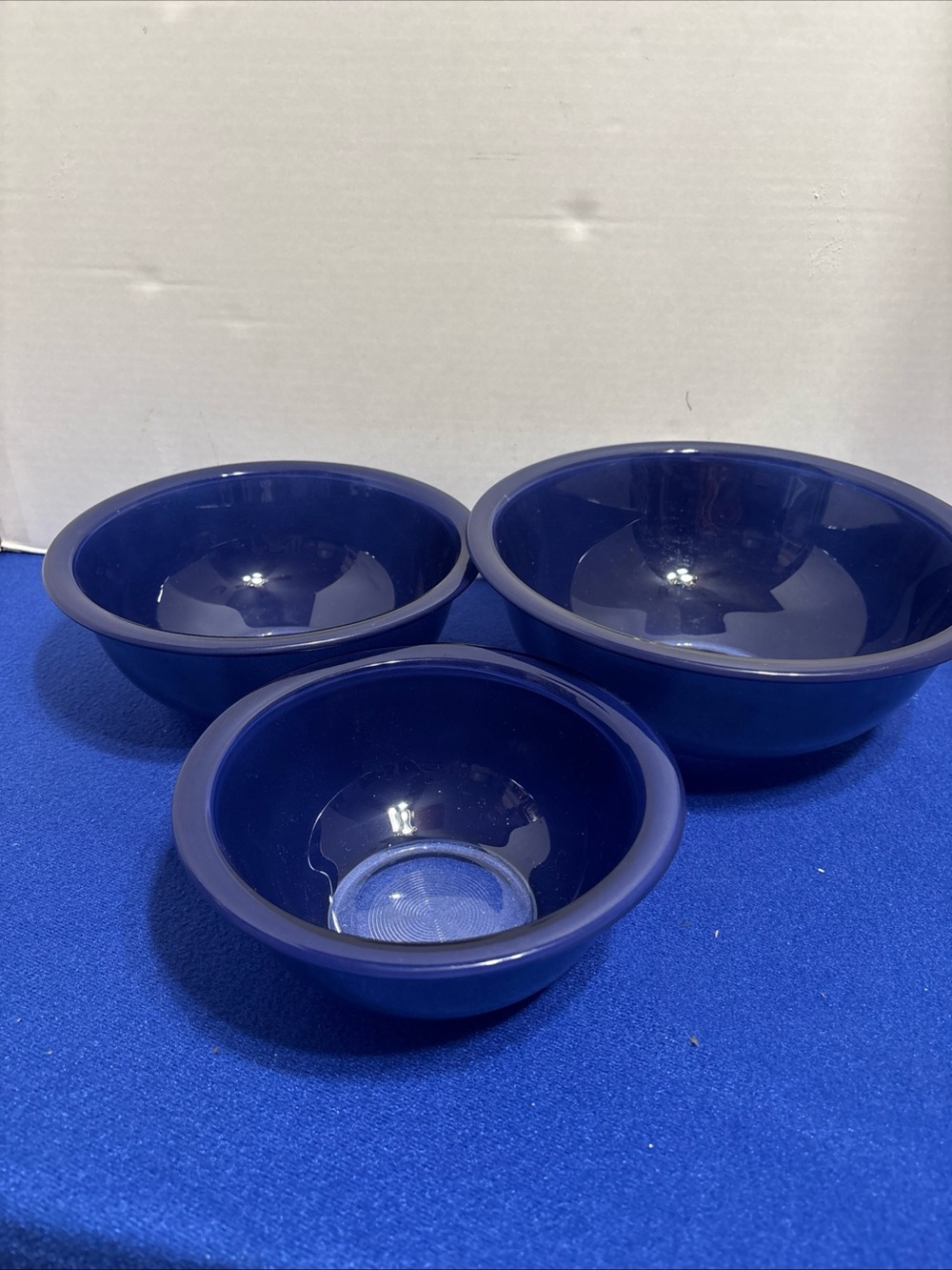Vintage PYREX cobalt blue nesting bowls.